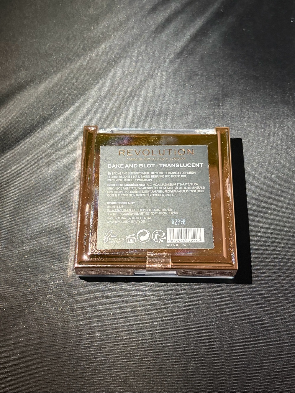 Revolution Bake & Blot Powder - Translucent - Picture 2 of 2